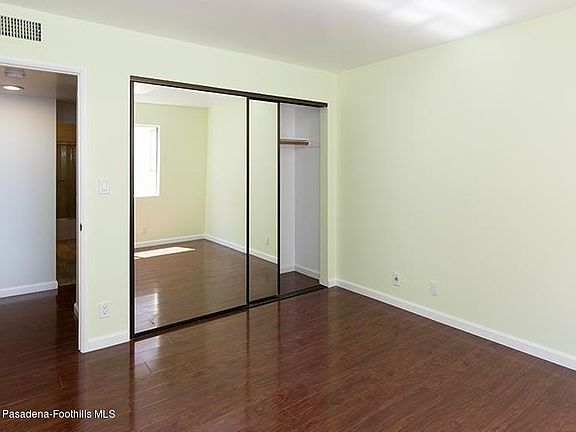 4th image of 339 W Wilson Ave Unit 202