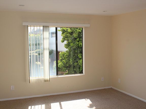 5th image of 1443 Barry Ave