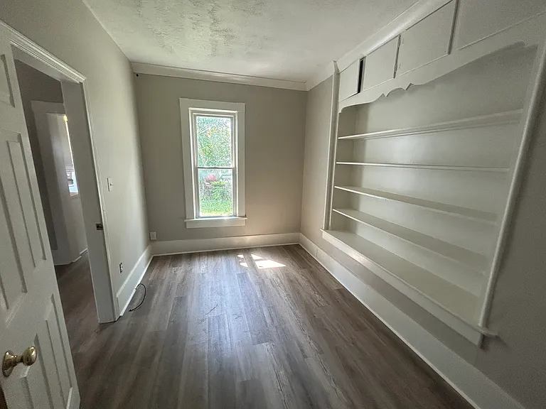 189 E 3rd St #1 — Photo 9