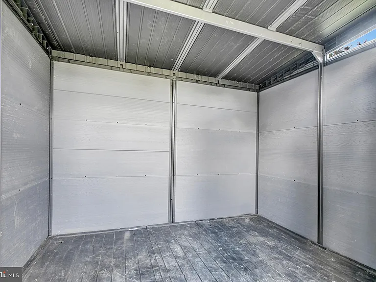 10228 Farnham Dr — Photo 35