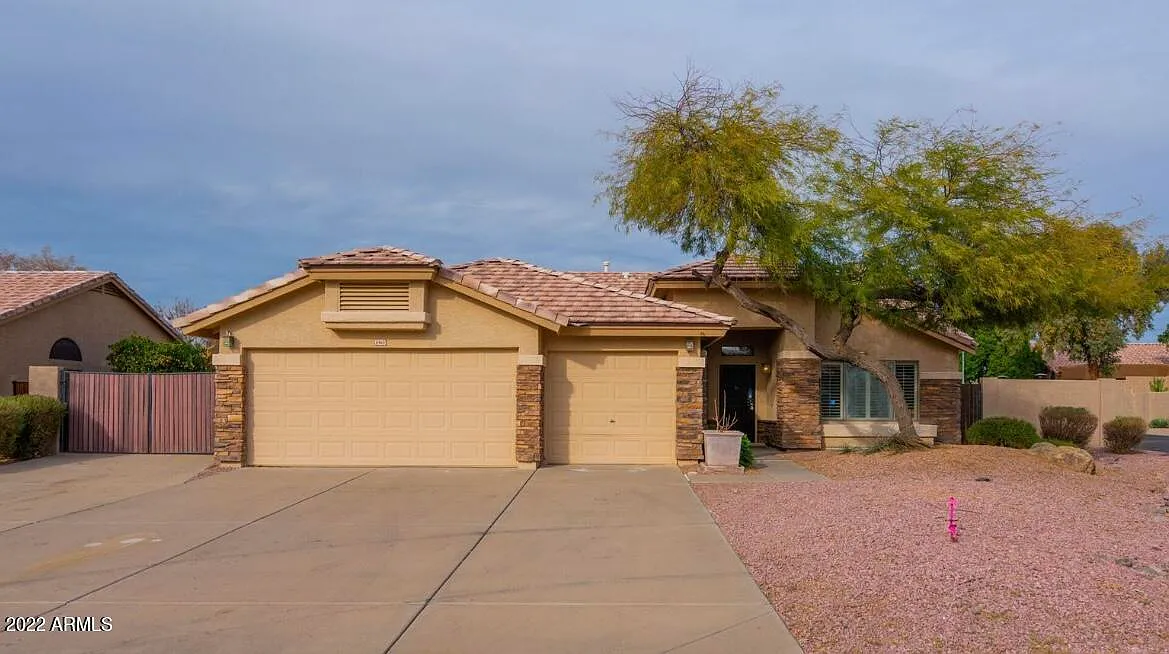 4 bed, 2.0 bath, 1962 sqft, $2,995 — Photo 2