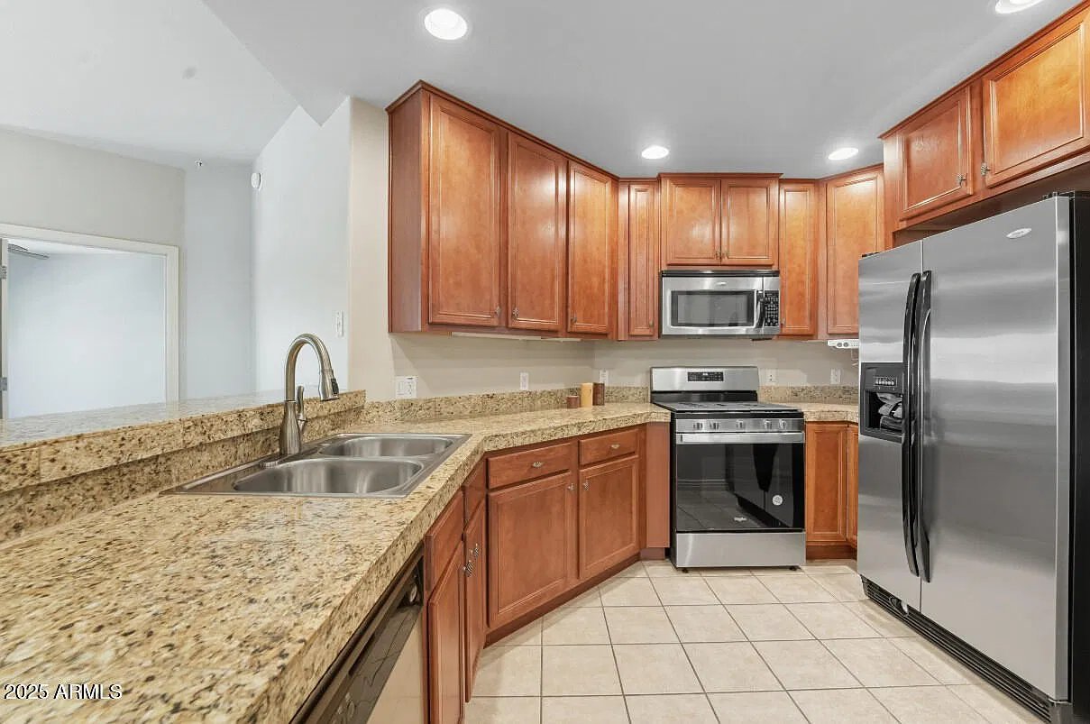 2 bed, 2.0 bath, 1246 sqft, $2,300 — Photo 4