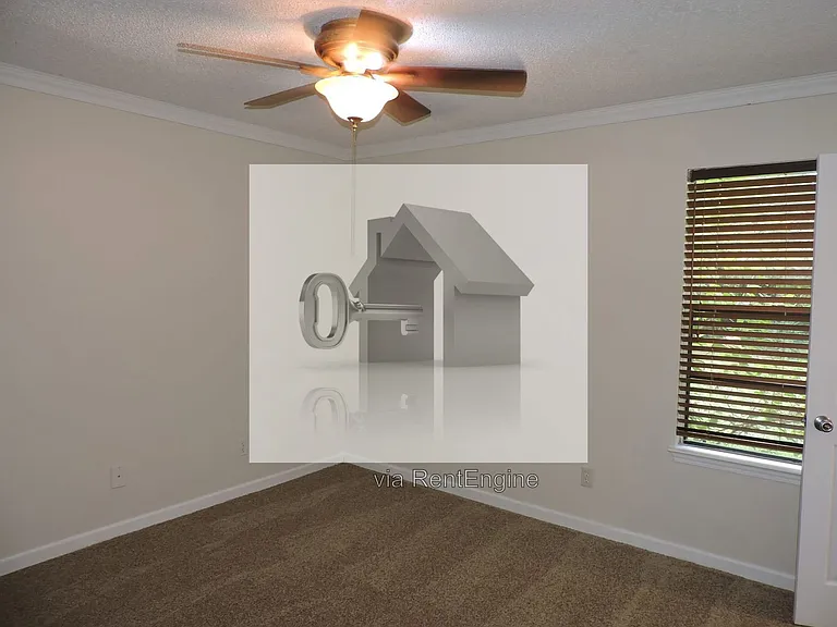 7823 Dartmoor Dr — Photo 10