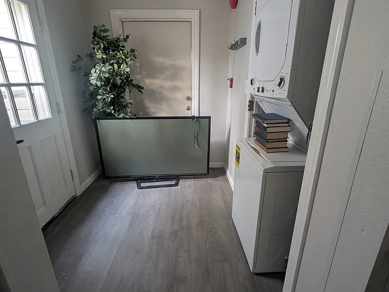 585 Marie Ave — Photo 13