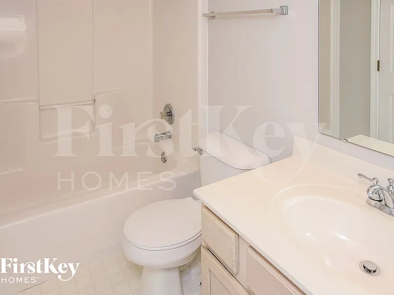 902 Hearthside Ct — Photo 13