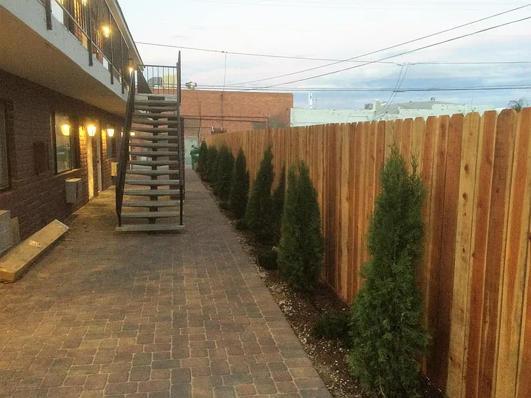 1022 Haskell St — Photo 8
