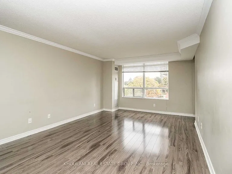 35 Kingsbridge Garden Cir #312 — Photo 8