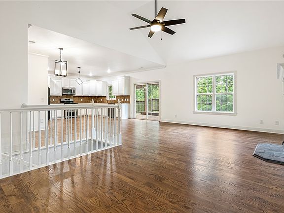5th image of 4 Veryan Ln