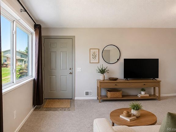 4th image of 3355 S Flower Street #90