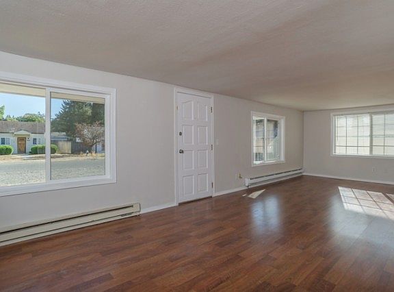 3rd image of 907 117th St S