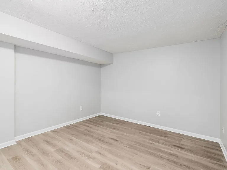 3085-3194 Griggsview Court — Photo 27