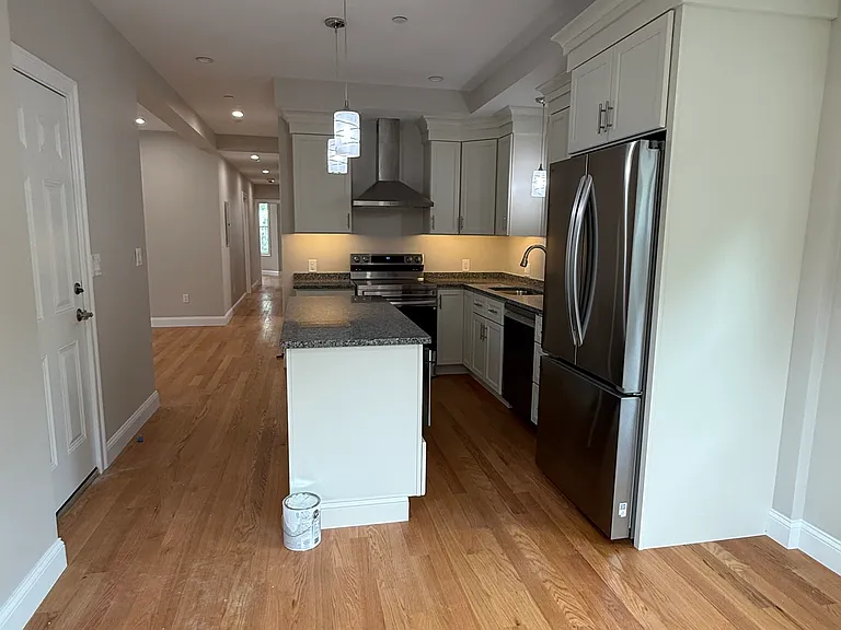 517-519 E 3rd St #1 — Photo 5