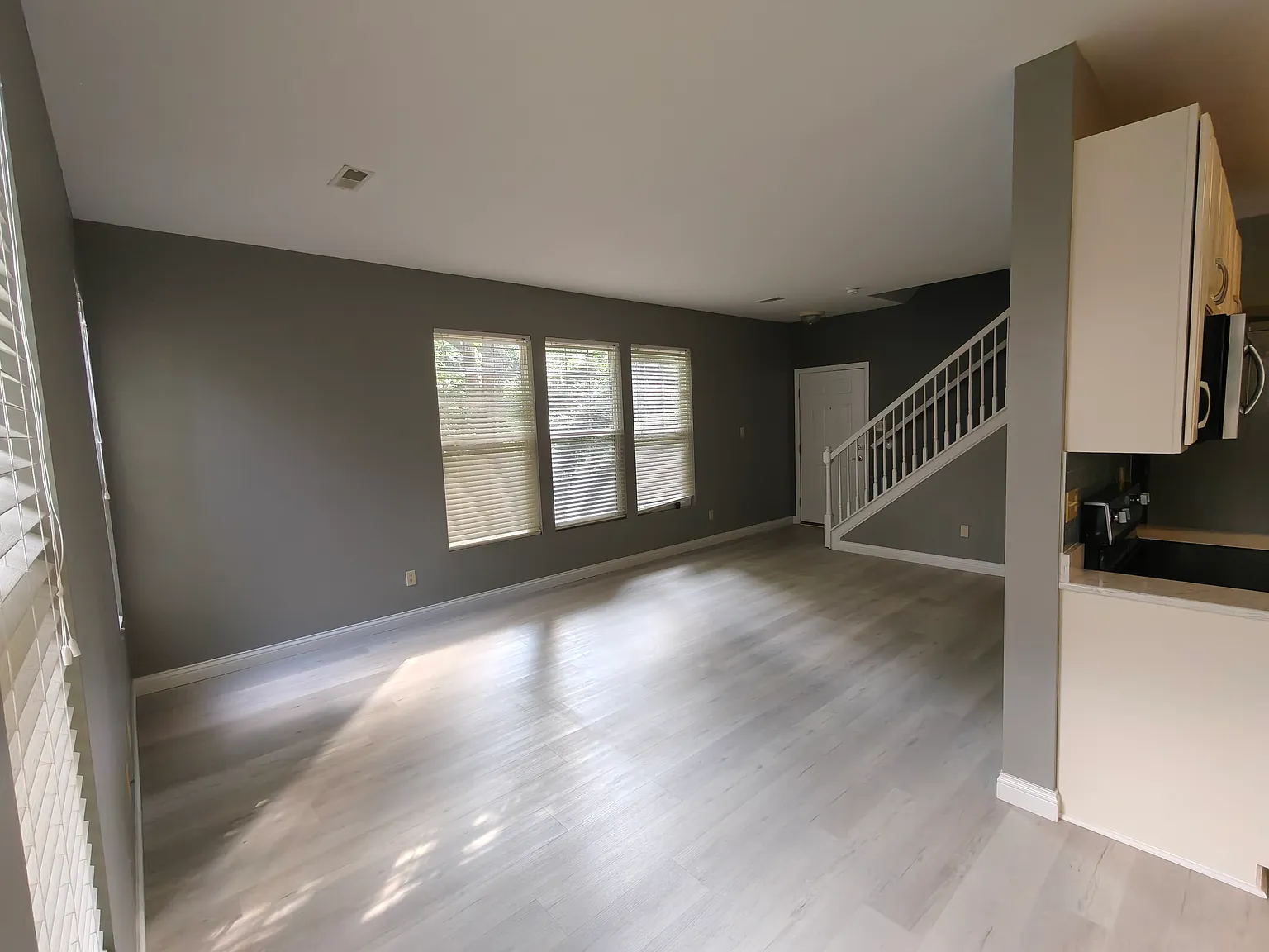3 bed, 2.5 bath, 1602 sqft, $2,300 — Photo 4
