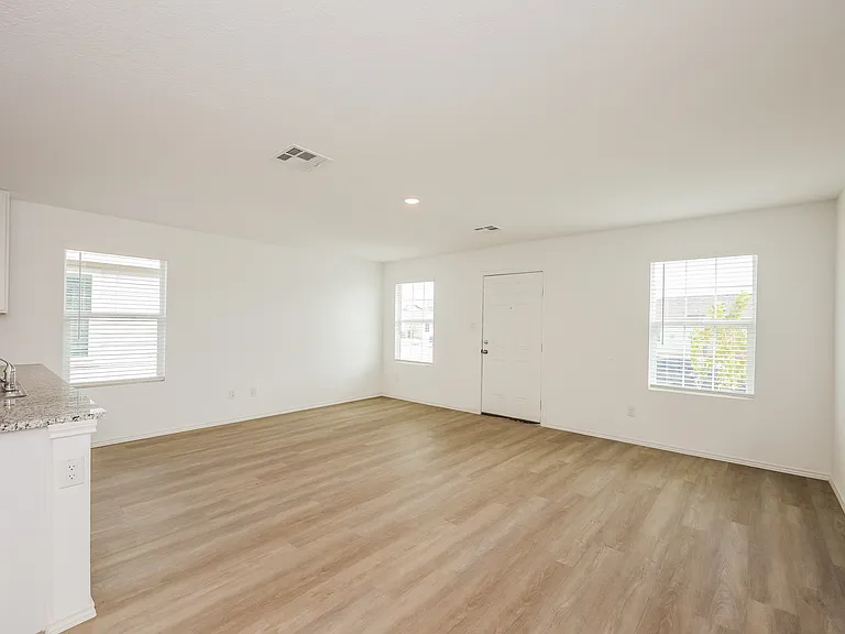 4125 Water Fall Cv — Photo 2