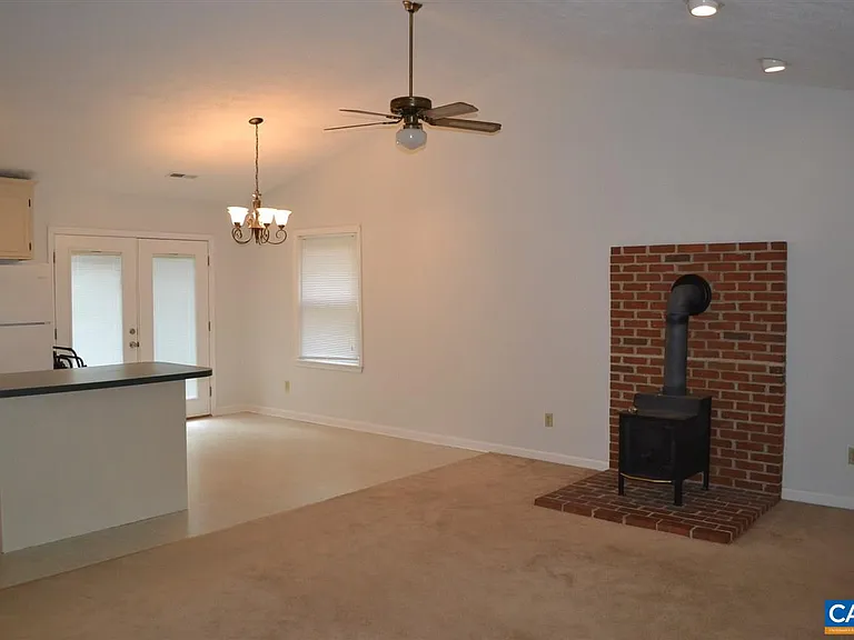 15 Englewood Dr — Photo 5