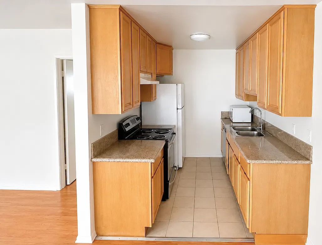 1528 Euclid St — Photo 3