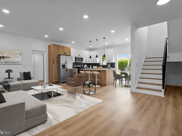 57 Evergreen Ln, Levittown, PA 19054