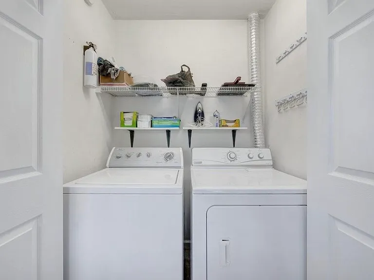 1733 Meadows Rd — Photo 15
