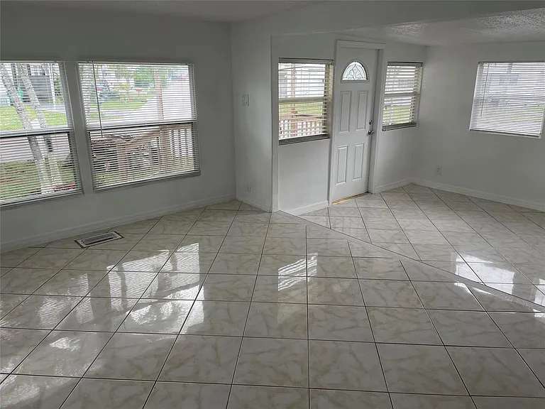 8580 SW 23rd Pl — Photo 2
