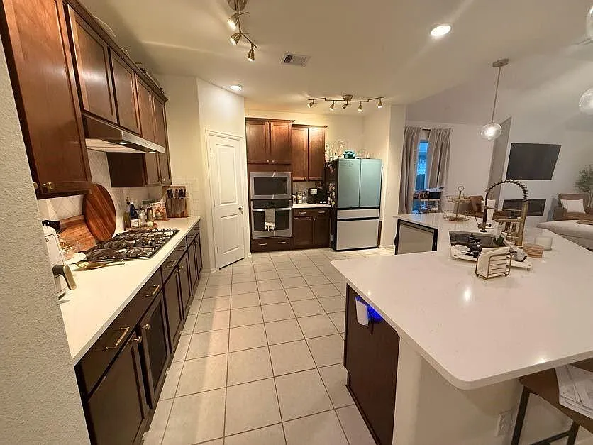 4 bed, 3.0 bath, 2532 sqft, $3,800 — Photo 4