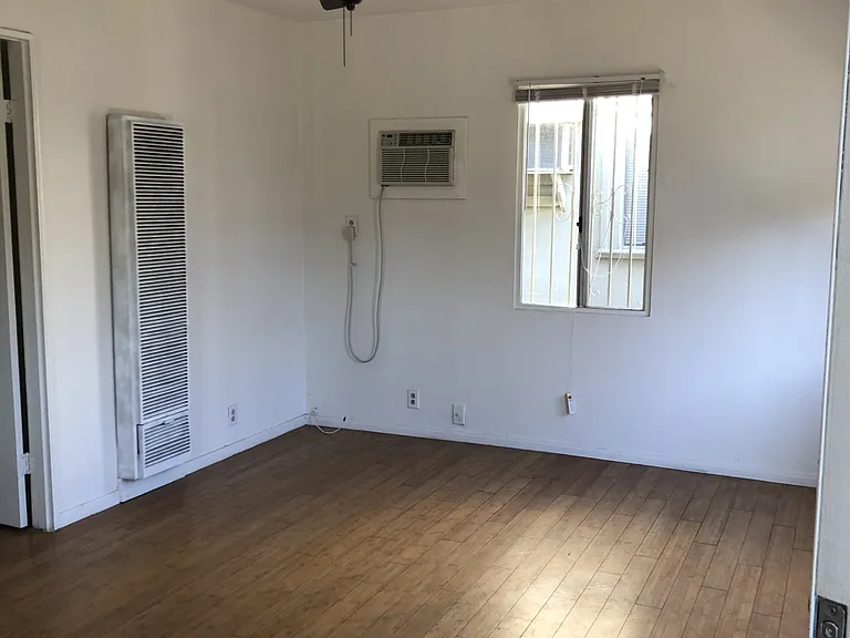 5149 York Blvd — Photo 11