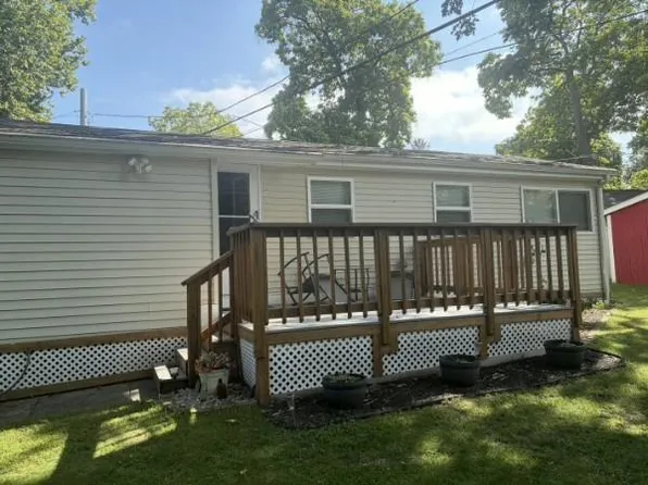 39 E Andrew Comstock Rd, Warwick, RI 02886