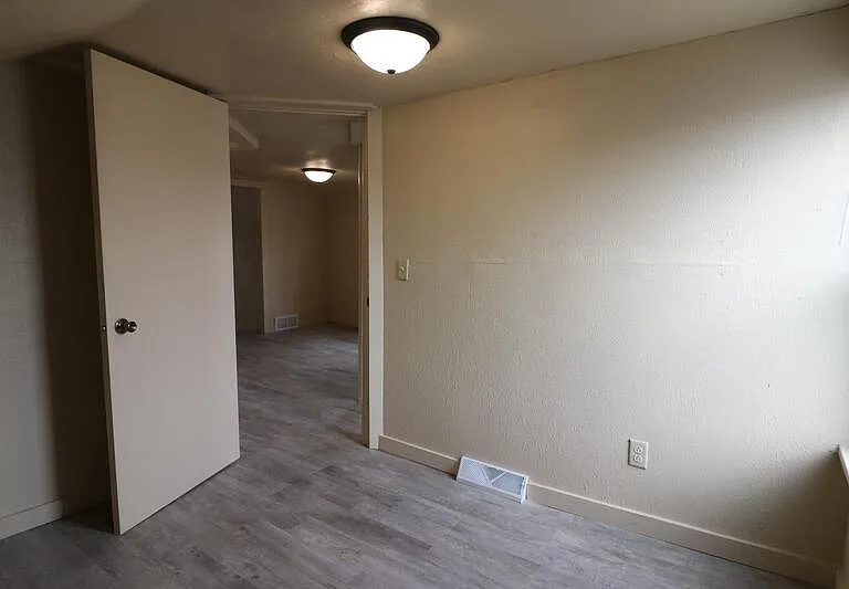 423 Draper St #1/2 — Photo 16