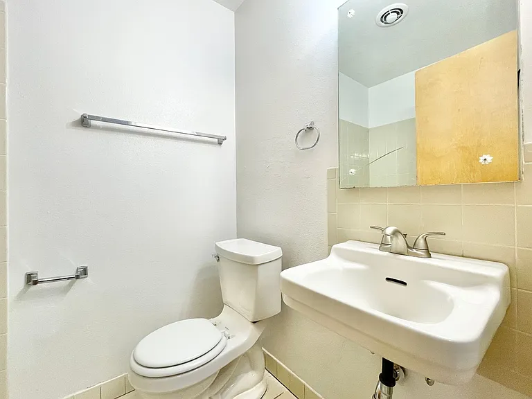 1170 E. Westminster Ave. — Photo 6