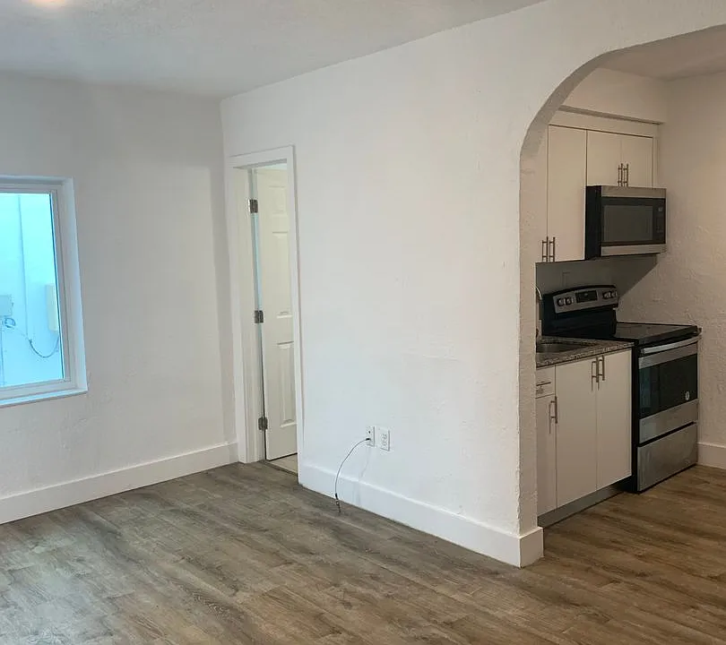 911 Michigan Ave #5