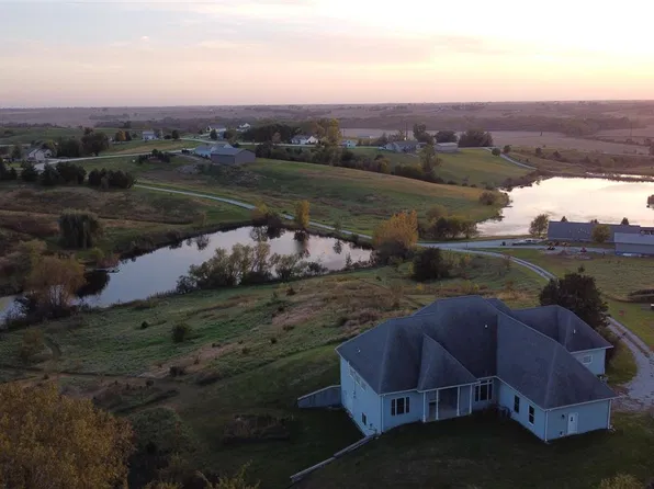2245 288th Dr, Williamsburg, IA 52361