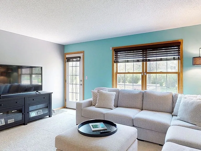 3057 Venice Ln NW — Photo 10