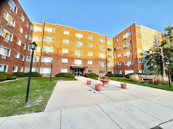 222 Madison St Unit 403, Joliet, IL 60435