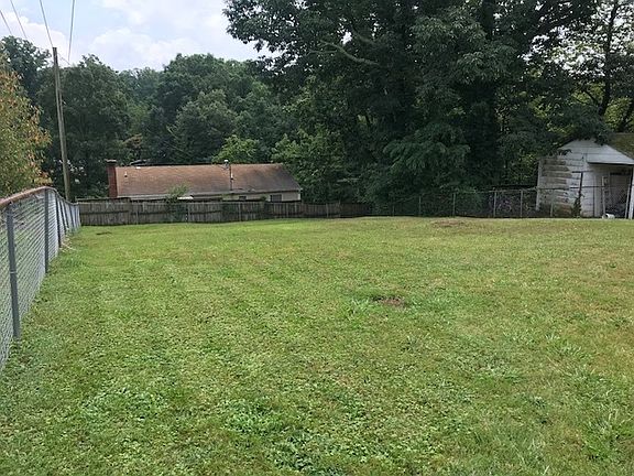 4th image of 1750 Pexton Ave
