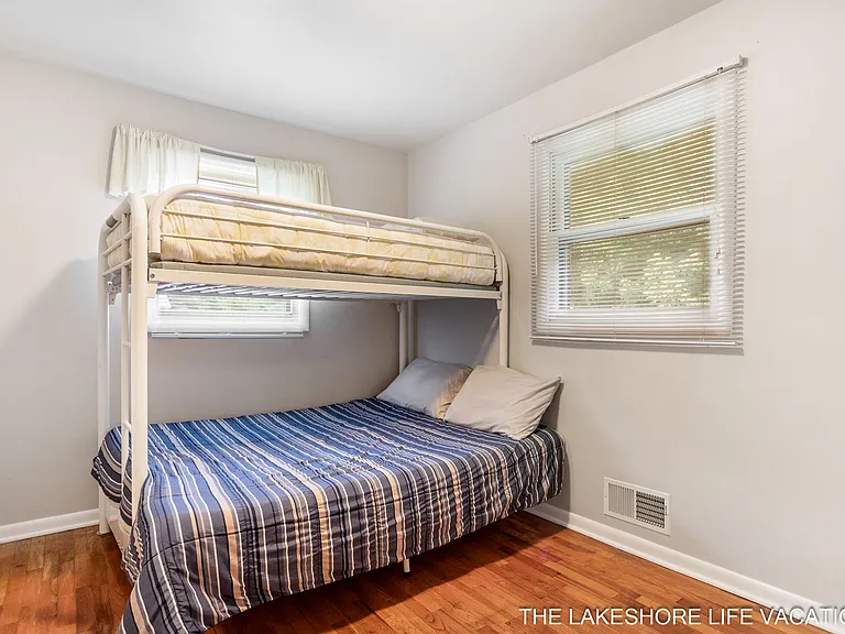 429 S Lakeshore Dr — Photo 14