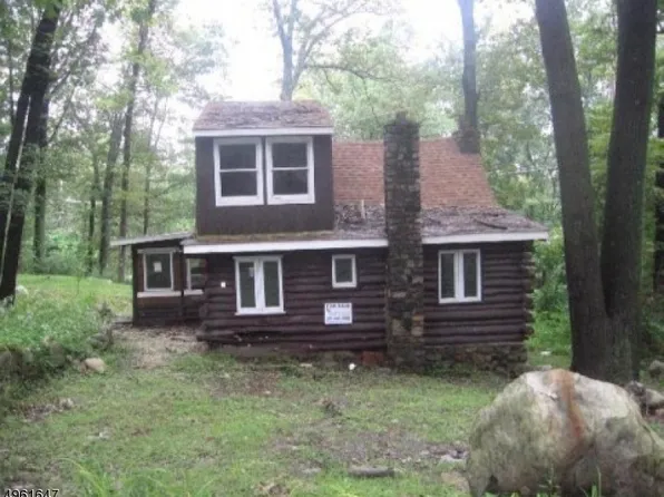 4 Lonaconing Rd, Highland Lakes, NJ 07422