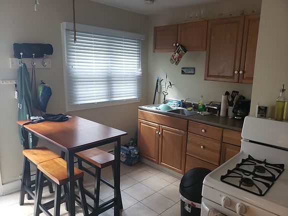 4th image of 29 College St APT 3