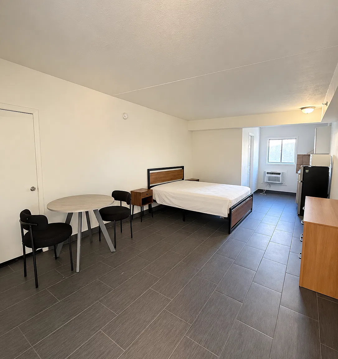 Studio, $1,000 — Photo 2