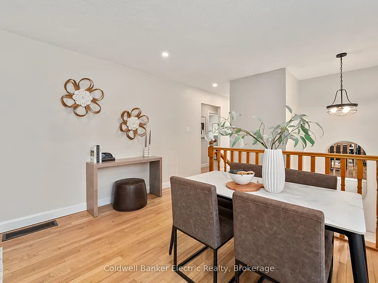 8B Pottinger St — Photo 6