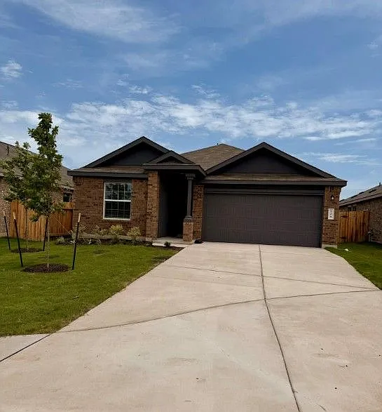 106 Camargue Dr