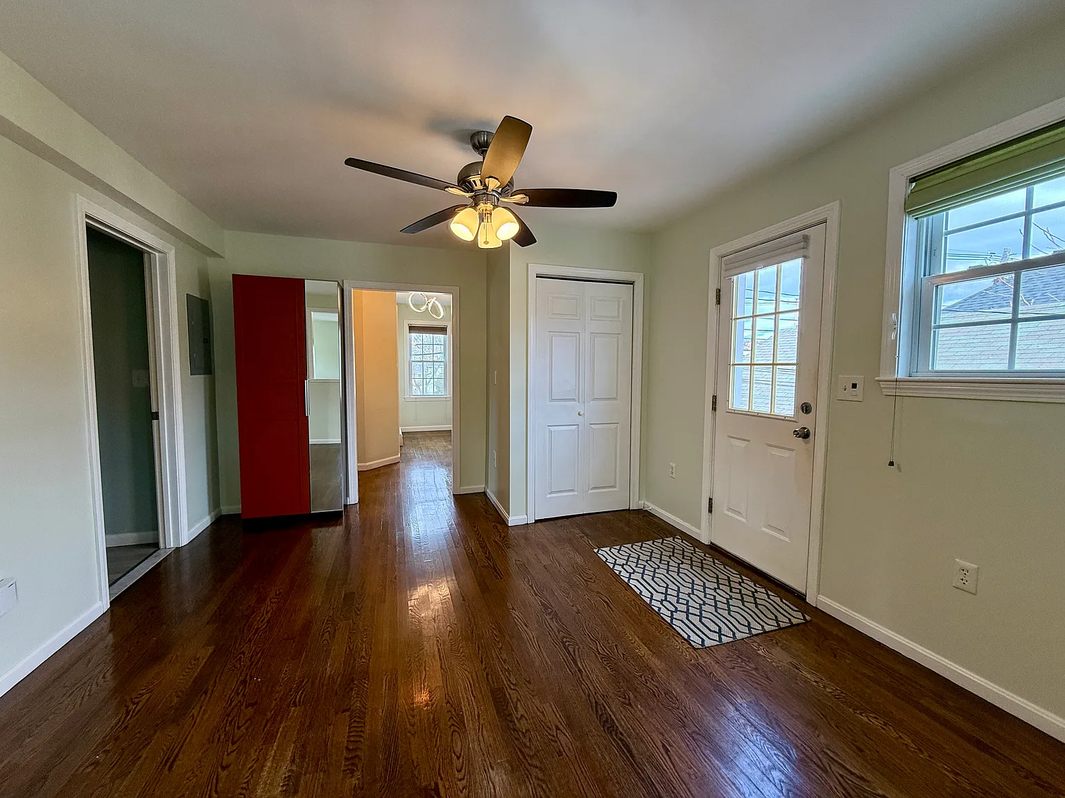 3 bed, 1207 sqft, $3,300 — Photo 1