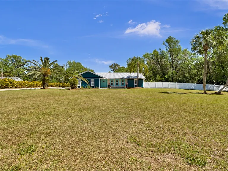245 Country Circle Dr E — Photo 43