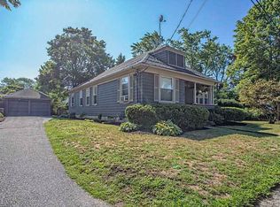 8 Wamsutta Ave, Barrington, RI 02806