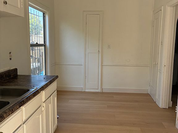 2nd image of 928 W 78th St #1/2