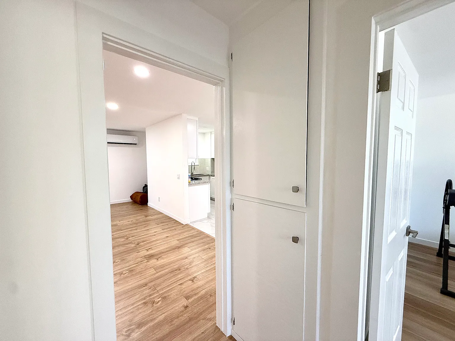 2 bed, 1000 sqft, $2,500 — Photo 2