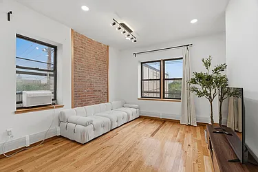 25 High Street, #3