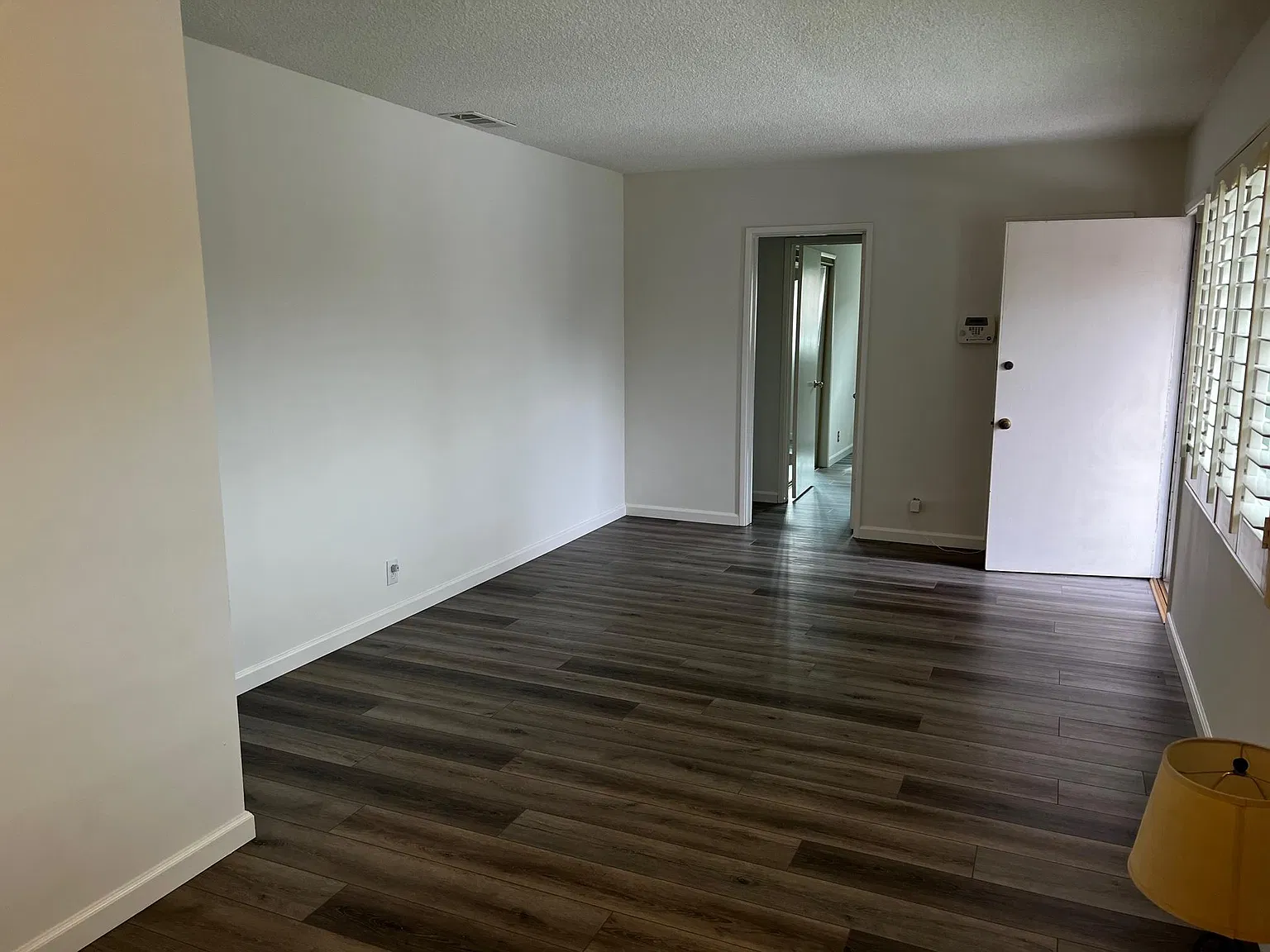 3 bed, 1044 sqft, $3,350 — Photo 3