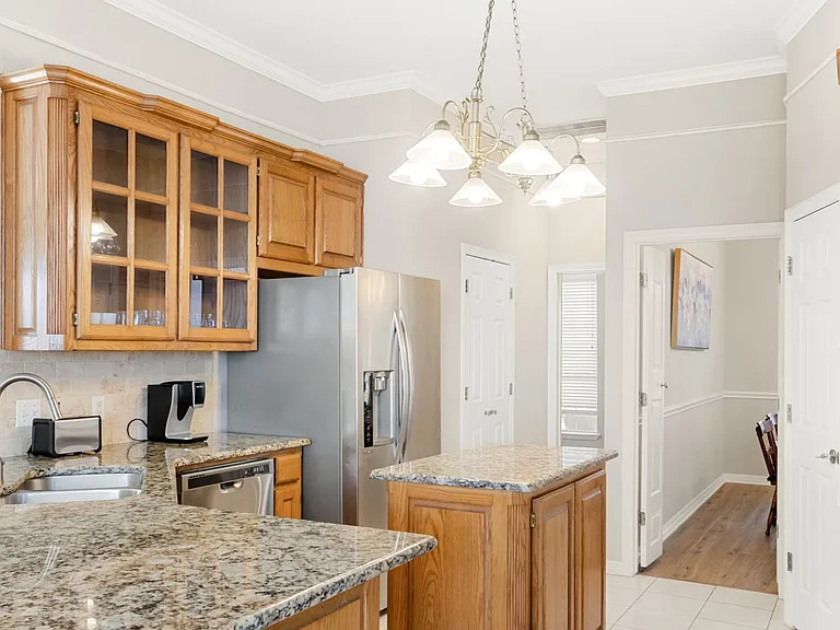 118 W Greenbriar Ln — Photo 12