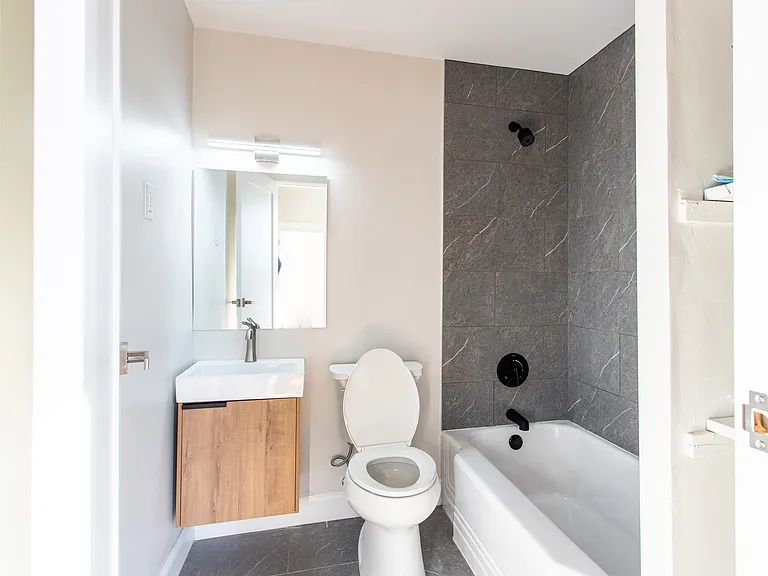 18 Fitzhenry Sq #2 — Photo 8