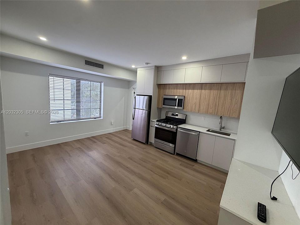 1st image of 1619 Jefferson Ave #102
