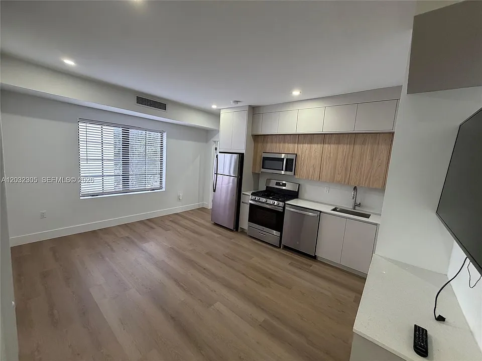 1619 Jefferson Ave #102